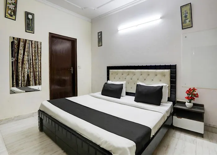 Hotel O R S Room